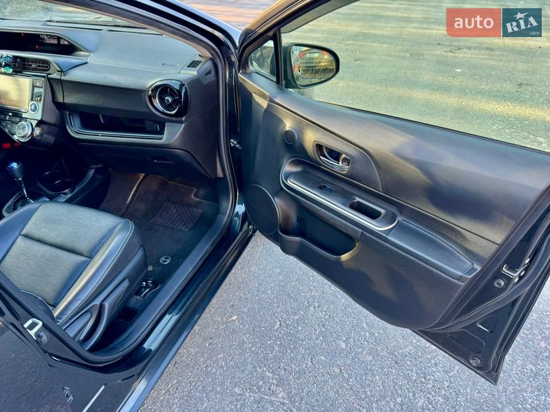 Хэтчбек Toyota Aqua 2015 в Киеве