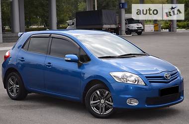 Хэтчбек Toyota Auris 2010 в Днепре