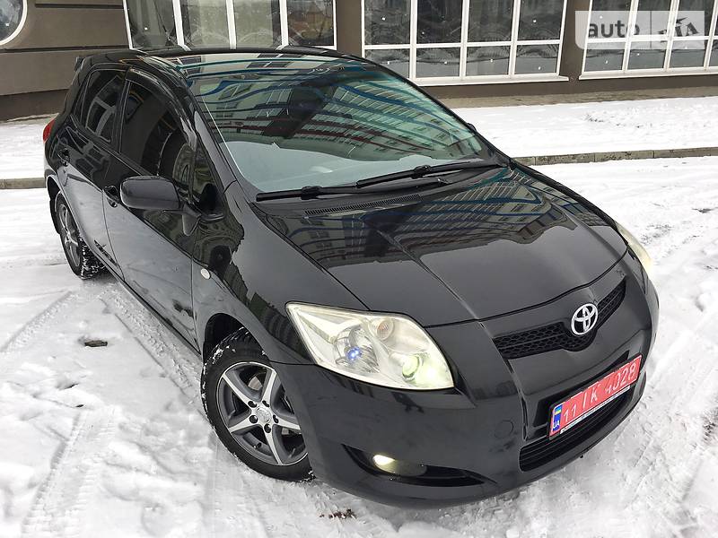 Хэтчбек Toyota Auris 2009 в Ивано-Франковске
