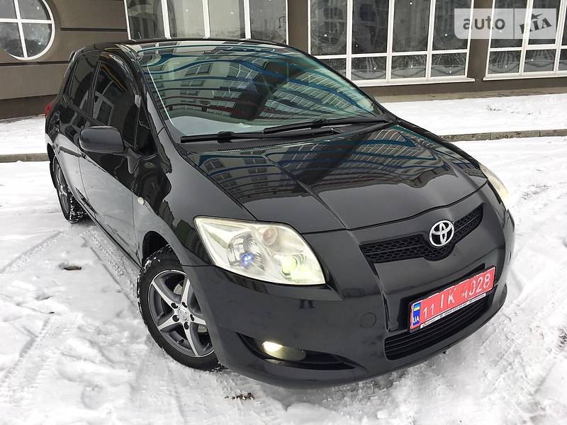 Хэтчбек Toyota Auris 2009 в Ивано-Франковске