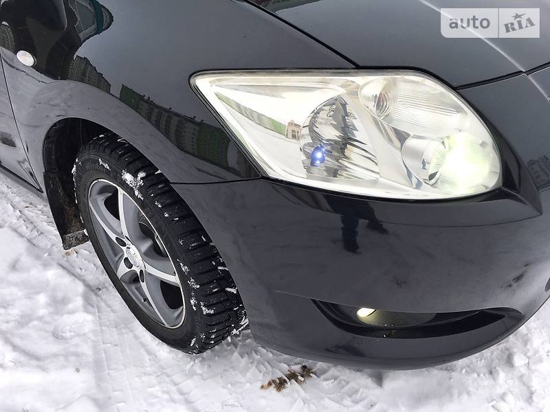 Хэтчбек Toyota Auris 2009 в Ивано-Франковске
