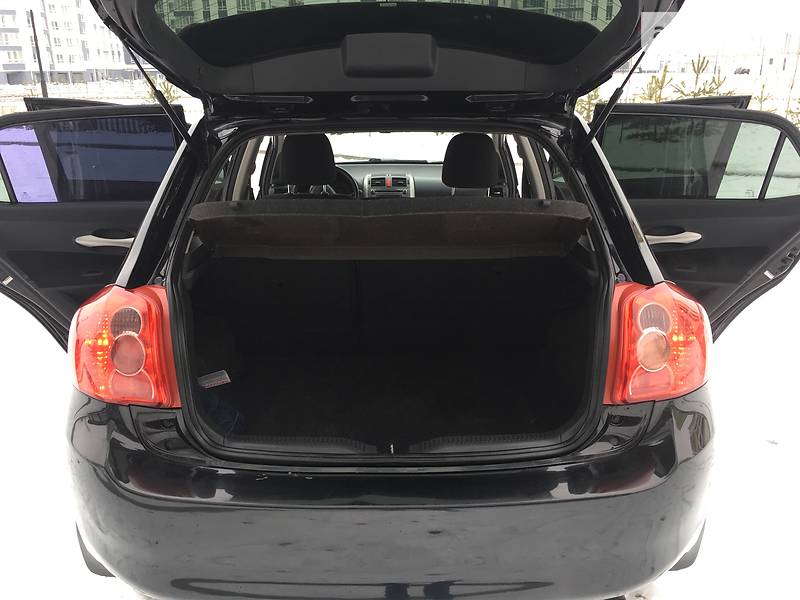 Хэтчбек Toyota Auris 2009 в Ивано-Франковске