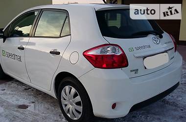 Хэтчбек Toyota Auris 2011 в 