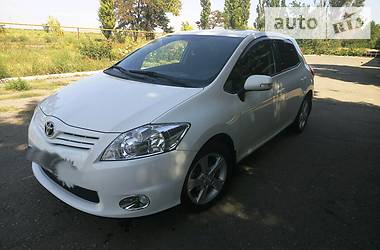 Хэтчбек Toyota Auris 2011 в Горишних Плавнях