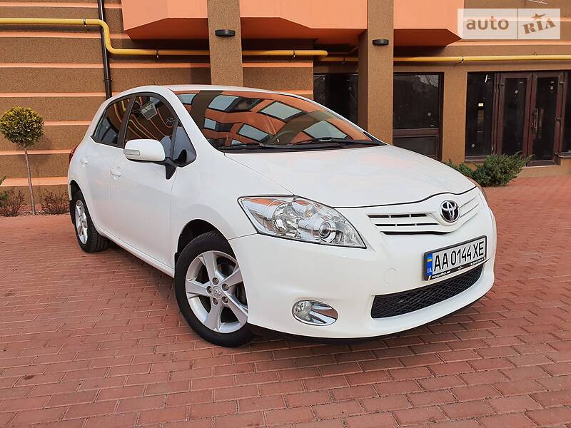 Хэтчбек Toyota Auris 2012 в Киеве