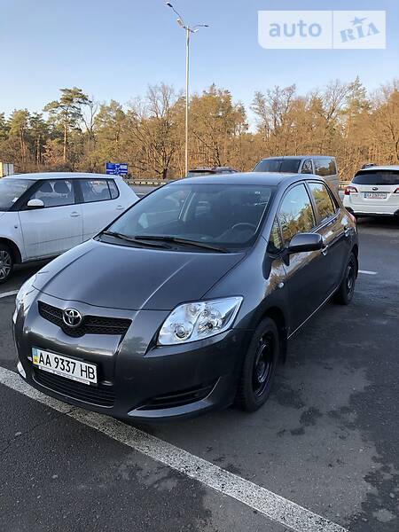Хэтчбек Toyota Auris 2008 в 