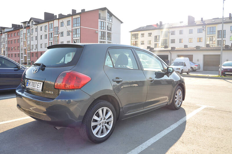Хетчбек Toyota Auris 2008 в Рівному
