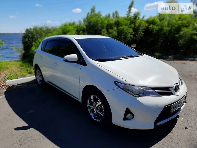 Хетчбек Toyota Auris 2013 в Києві фото 10 Хетчбек Toyota Auris 2013 в Києві