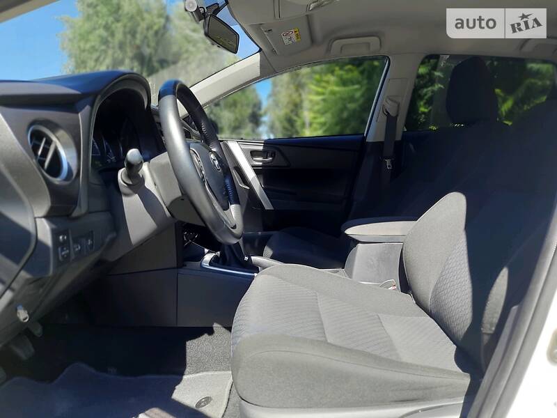 Хетчбек Toyota Auris 2013 в Києві фото 11 Хетчбек Toyota Auris 2013 в Києві