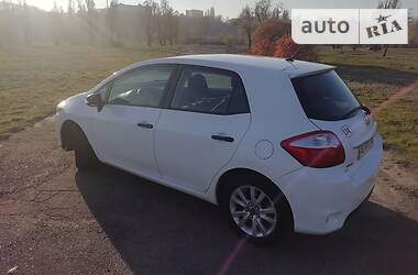 Хэтчбек Toyota Auris 2011 в Каменском