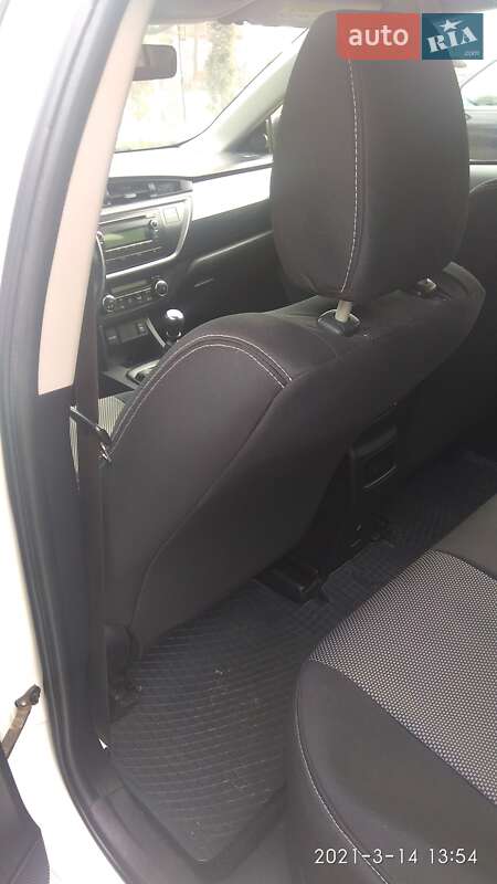Універсал Toyota Auris 2014 в Івано-Франківську