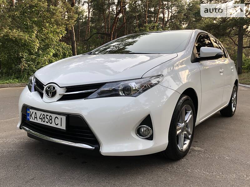 Хэтчбек Toyota Auris 2013 в Киеве