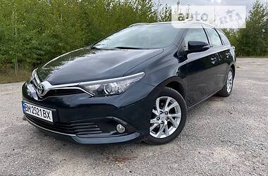 Універсал Toyota Auris 2015 в Охтирці