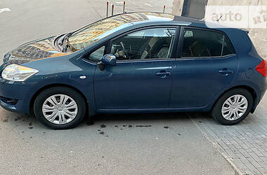 Хэтчбек Toyota Auris 2007 в Вишневом