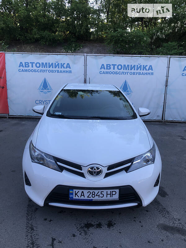 Хэтчбек Toyota Auris 2015 в Киеве