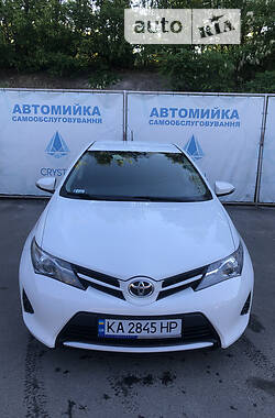 Хэтчбек Toyota Auris 2015 в Киеве