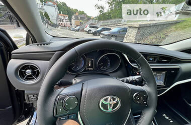 Хэтчбек Toyota Auris 2016 в Киеве