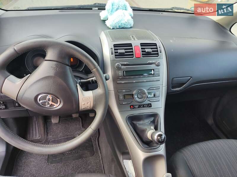 Хетчбек Toyota Auris 2009 в Старому Самборі