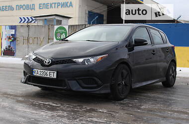Хэтчбек Toyota Auris 2015 в Киеве