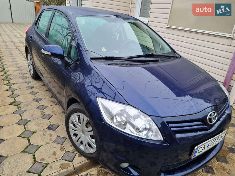 Toyota Auris 2011