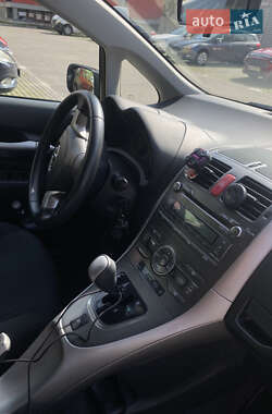 Хэтчбек Toyota Auris 2007 в 