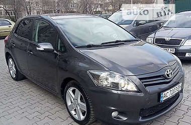 Хэтчбек Toyota Auris 2010 в Малой Виске