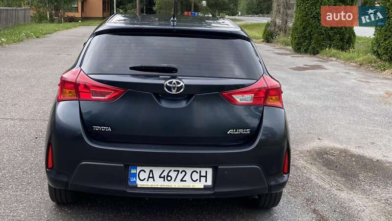 Хетчбек Toyota Auris 2013 в Южноукраїнську