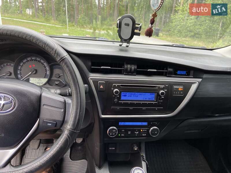 Хетчбек Toyota Auris 2013 в Южноукраїнську