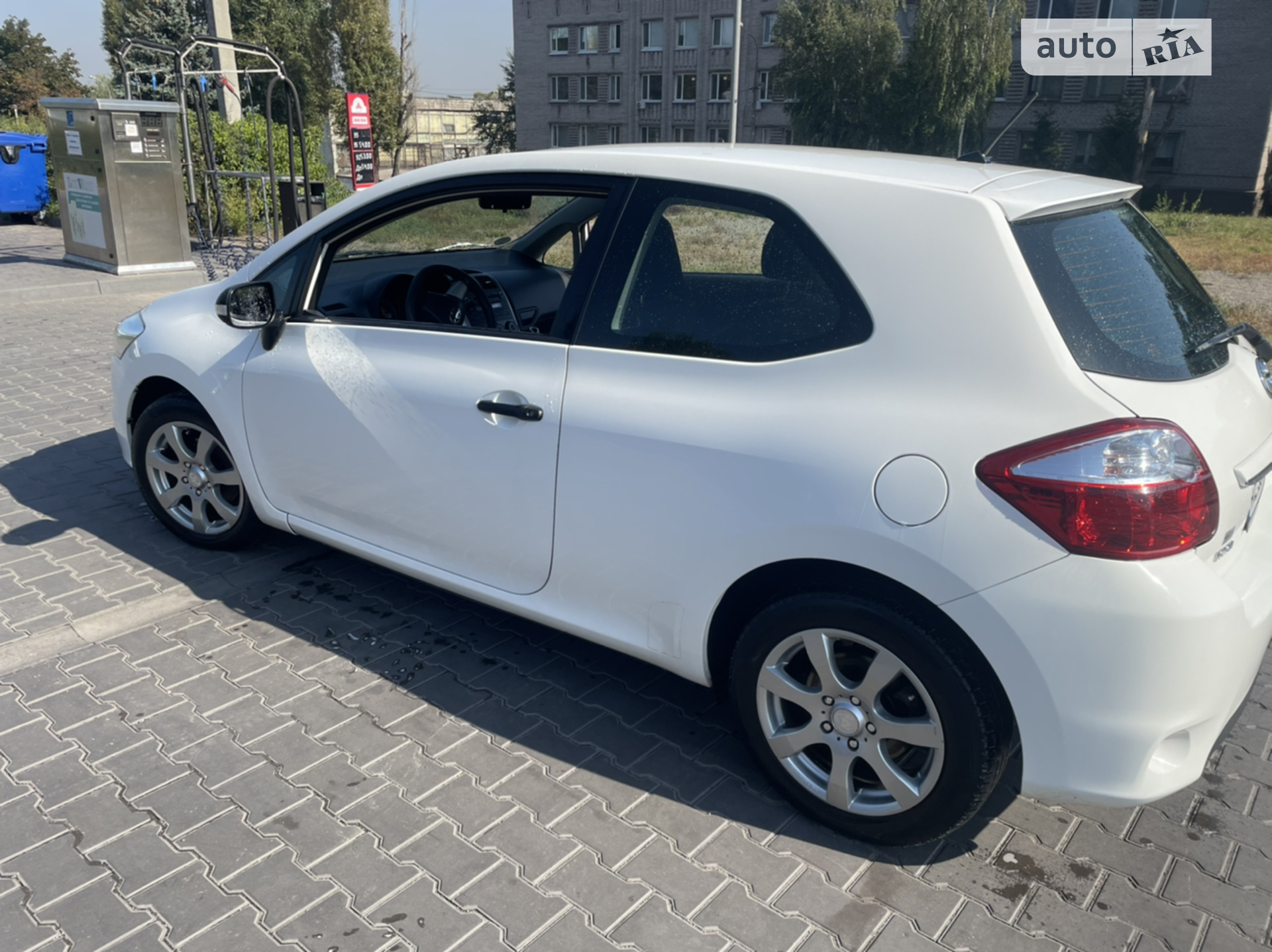 2010 Toyota Auris - мініатюра 4