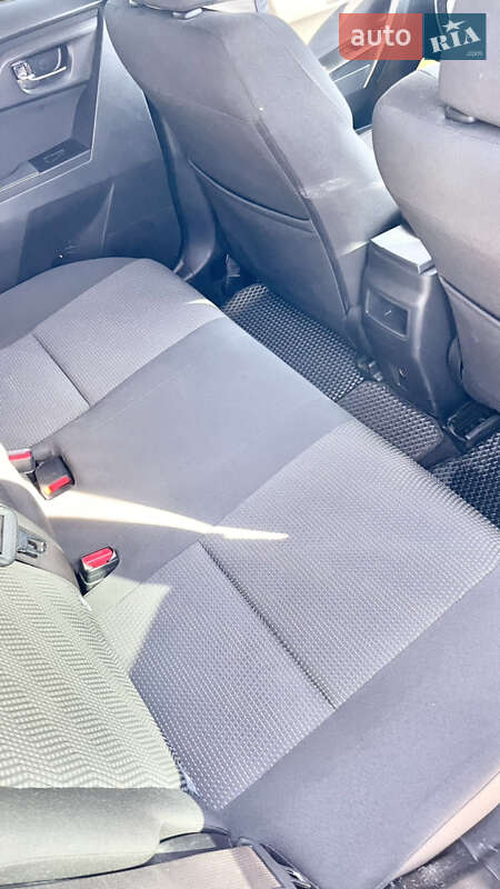 Хетчбек Toyota Auris 2013 в Кропивницькому