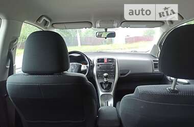 Хетчбек Toyota Auris 2011 в Ківерцях