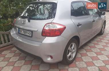 Хэтчбек Toyota Auris 2011 в Вознесенске