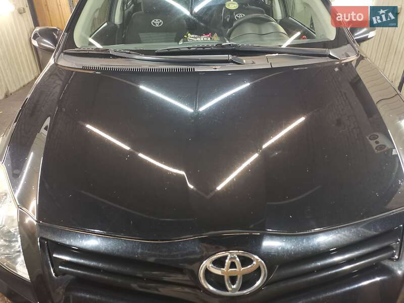 Хетчбек Toyota Auris 2011 в Сумах