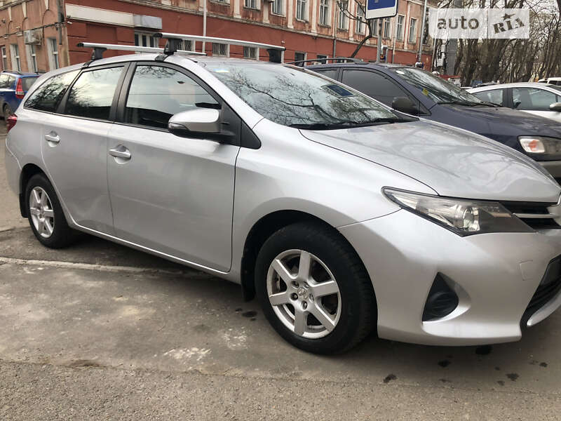 Универсал Toyota Auris 2014 в Одессе