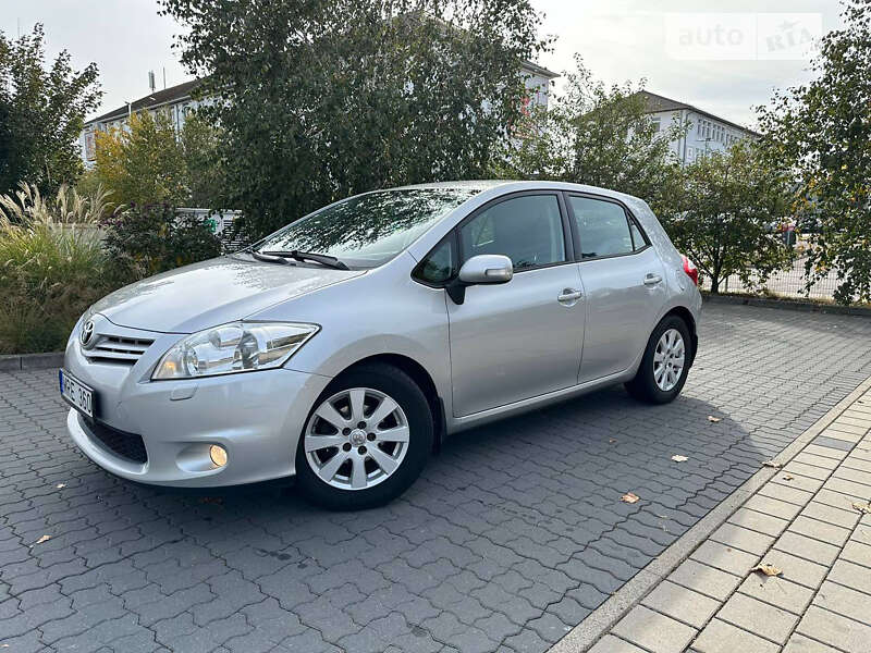 Хэтчбек Toyota Auris 2012 в Виннице