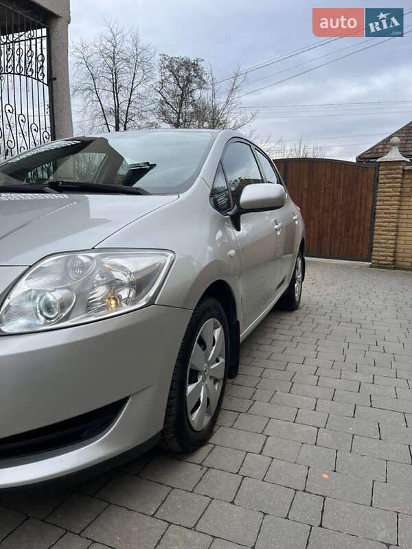 Хэтчбек Toyota Auris 2007 в Сваляве