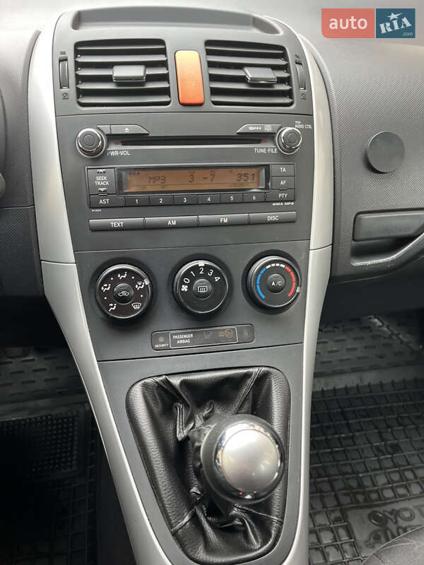 Хэтчбек Toyota Auris 2007 в Сваляве