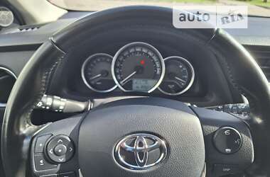 Хэтчбек Toyota Auris 2014 в Днепре
