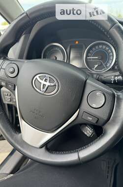 Универсал Toyota Auris 2014 в Луцке