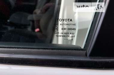 Хэтчбек Toyota Auris 2013 в Полонном