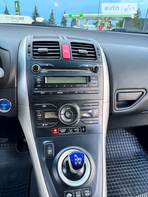 Хэтчбек Toyota Auris 2010 в Буске фото 7 Хэтчбек Toyota Auris 2010 в Буске