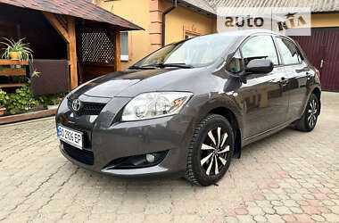 Хетчбек Toyota Auris 2009 в Чернівцях