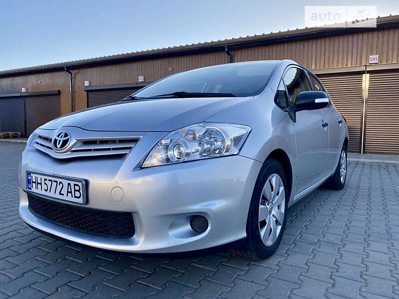 Toyota Auris 2011
