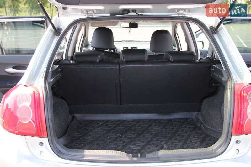 Хэтчбек Toyota Auris 2008 в Днепре