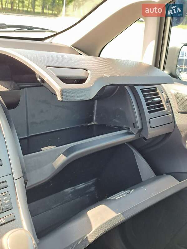 Хэтчбек Toyota Auris 2008 в Днепре