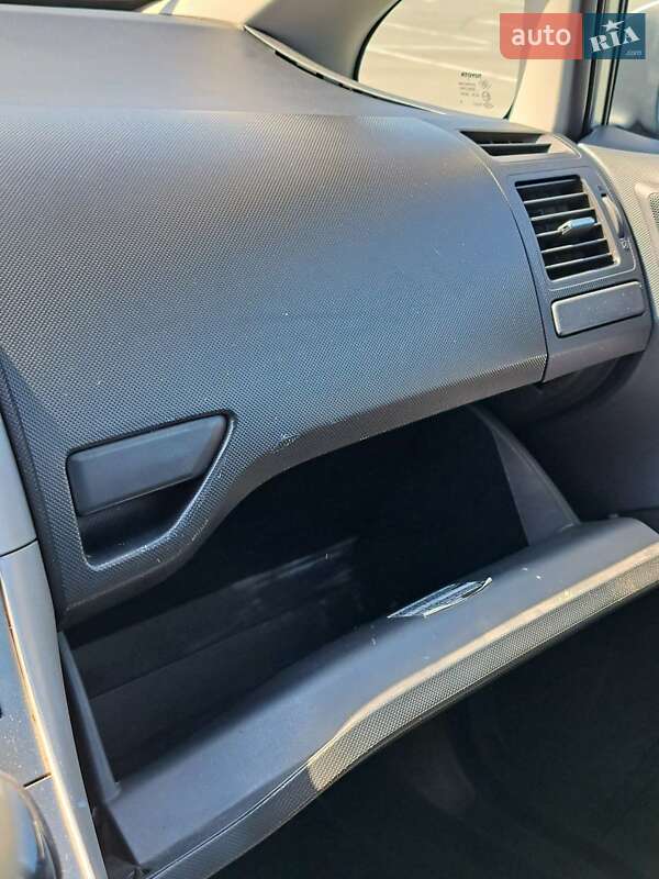 Хэтчбек Toyota Auris 2008 в Днепре