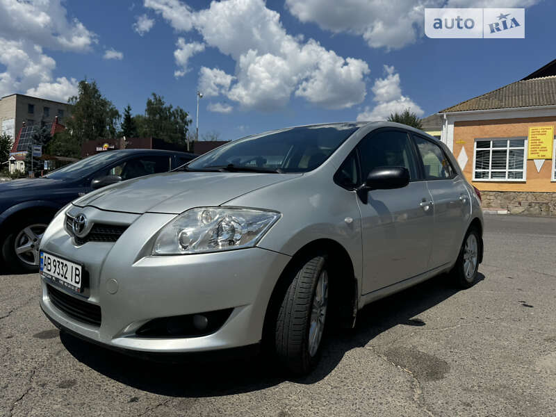 Хэтчбек Toyota Auris 2007 в Тростянце