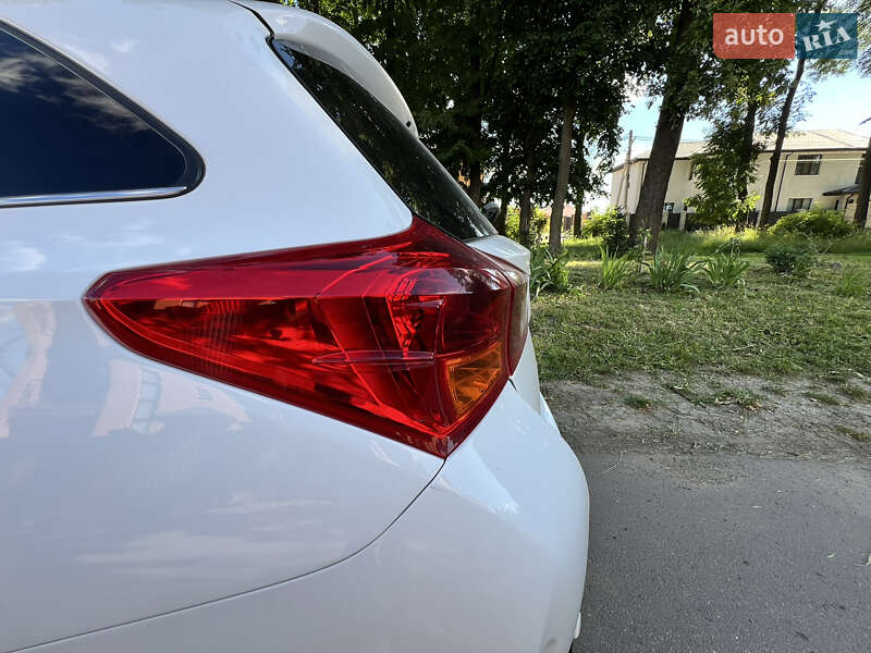 Универсал Toyota Auris 2014 в Виннице