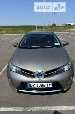 Хэтчбек Toyota Auris 2014 в Ровно