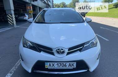 Хэтчбек Toyota Auris 2014 в Киеве